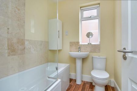 1 bedroom in a house share to rent - Photo 5