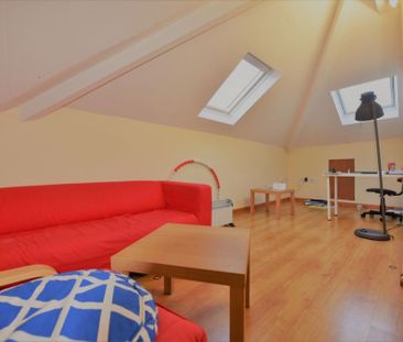 2 bedroom Flat in 1 Low Close Street, Leeds - Photo 1