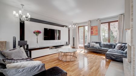 Po remoncie wolnostojący dom Wawer-ul Strzygłowska - Zdjęcie 2