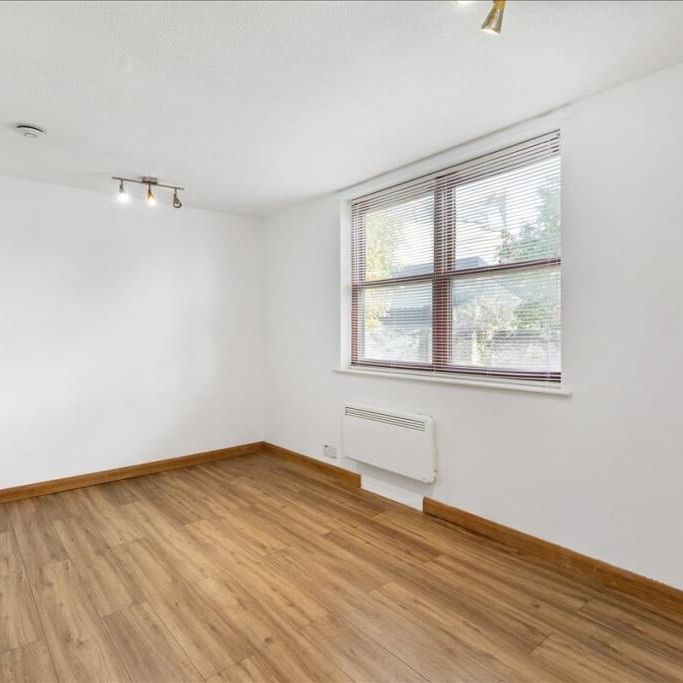 Studio Flat, Spencer Mews, W6 - Photo 1