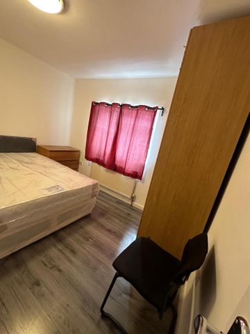 1 bedroom in a house share to rent - Photo 5