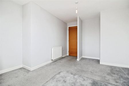 4 bedroom detached house to rent - Photo 2