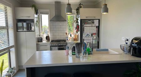 Short Term 3 Bedroom, 2 Bathroom Home - Photo 4