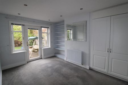 4 bedroom semi-detached house to rent - Photo 4