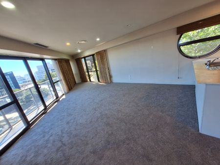 3 x Double Bedroom Apartment With A Carpark - Photo 4