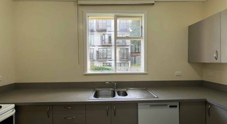 Newtown 4 Bedrooms - Photo 5