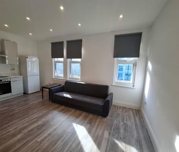 Perry Hill, London SE6 - Photo 2