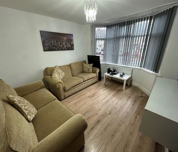 5 bedroom end of terrace house to rent - Photo 2