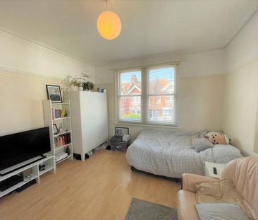 3 bedroom flat to rent - Photo 3