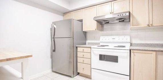 Yonge & Sheppard. Sunny, Large 3Bedrms 2 Baths & utilities incl. - Photo 2