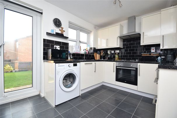 8, Poppleton Way, Tingley, Wakefield, West Yorkshire, WF3 1UU - Photo 1