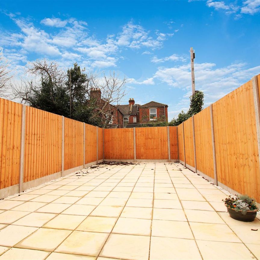 House - Terraced For Rent Fawcett Road, Southsea - Photo 1