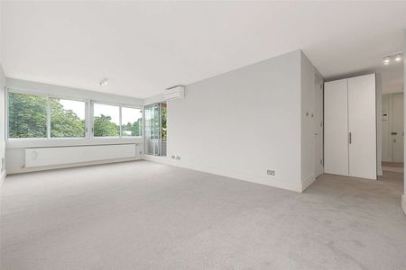 SHORT LET: A spacious lateral two-bedroom apartment in a secure gated development. - Photo 2