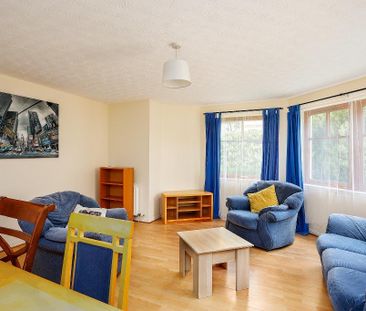 3 bedroom flat to rent - Photo 1