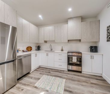 For Lease - 19 Hatfield (Lower #3) Crescent, Toronto, Ontario - Photo 2