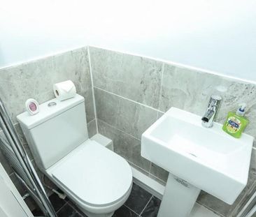 5 bedroom private hall to rent - Photo 4