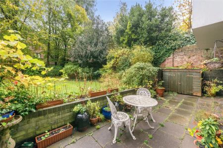 1 bedroom flat in 11 Lyndhurst Terrace - Photo 4