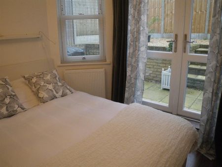 1 Bed Flat, Waddon, CR0 - Photo 5