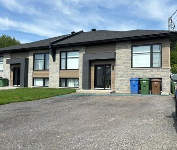 Bachelor au demi-sous-sol d’une maison jumelée, 4 1/2. 1000pi2. - Photo 3