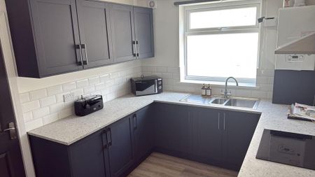 1 bedroom in a house share to rent - Photo 5