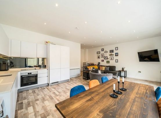 Gunnersbury Avenue - Photo 1