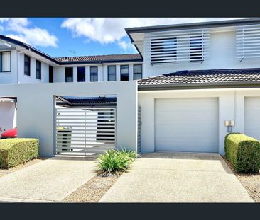 27/2 Catalina Way, Upper Coomera, Qld 4209 - Photo 2