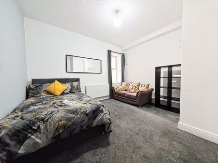 1 bedroom in a house share to rent - Photo 3