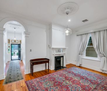 Character Family Villa in Prime Unley Location - adjacent to park - Photo 2