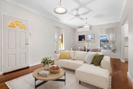 Character Cottage - Photo 5