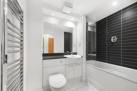 1 Bed Flat, Proton Tower, E14 - Photo 5