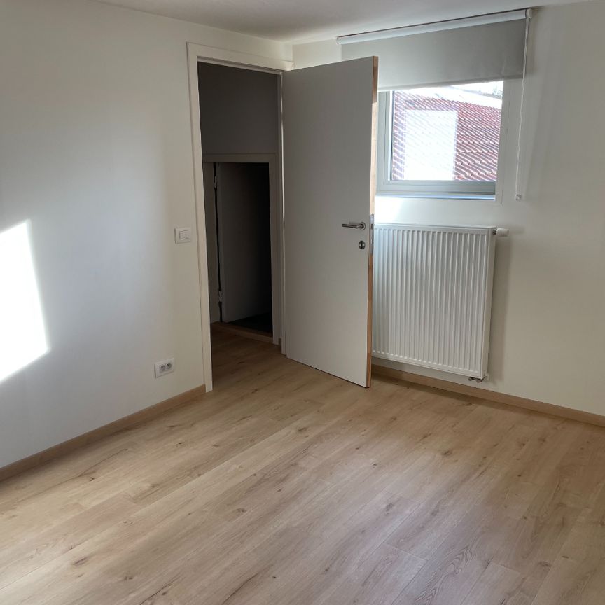 Twee slaapkamer gezinswoning (type halfopen) met ruim terras - Foto 1