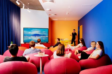 8 Bedroom Apartment - Photo 3