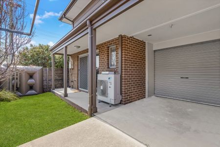 TOWNHOUSE IN HEART OF PENRITH!!! - Photo 2