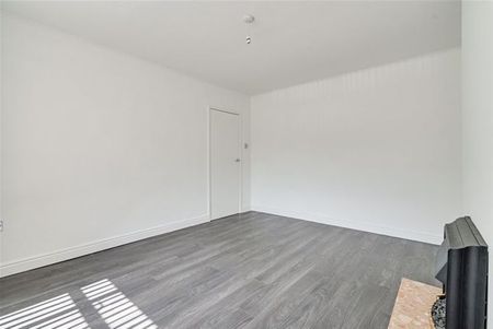 Chetwyn Avenue, Bromley Cross, Bolton - Photo 2