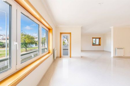 Luxury 6 bedroom Detached House for rent in Cascais, Portugal - Photo 2