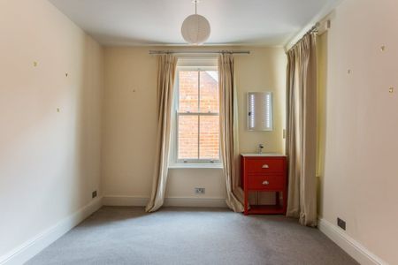 5 bedroom semi-detached house to rent - Photo 4