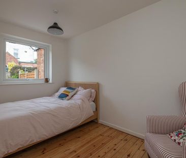 3 bedroom semi-detached house to rent - Photo 5