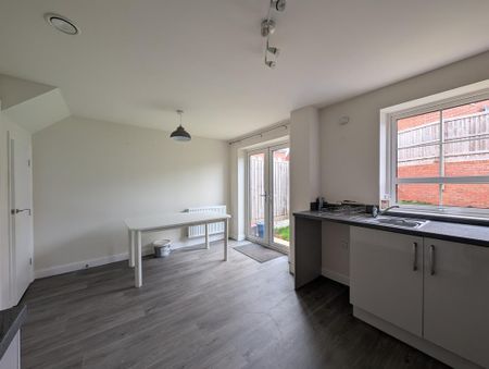 3 bedroom semi-detached house to rent - Photo 5