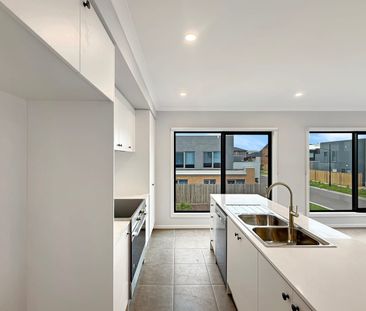 🏡 Brand New 3-Bedroom Townhouse in Wollert - Photo 4
