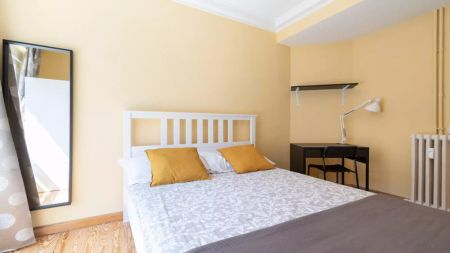 Room in a shared 5-bedroom apartment for rent in Prosperidad, professionals only, no couples - Photo 3