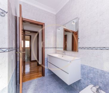 Luxury 4 room Detached House for rent in Cascais e Estoril, Portugal - Photo 5