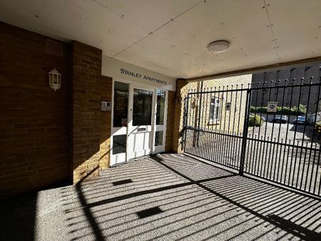 2 bedroom flat to rent - Photo 3