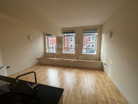 2 bedroom flat to rent - Photo 2