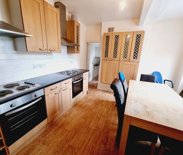 7 Bed Student Accommodation - Photo 2