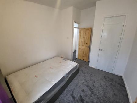 4 bedroom terraced house to rent - Photo 5