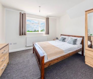 4 bedroom semi-detached house to rent - Photo 6