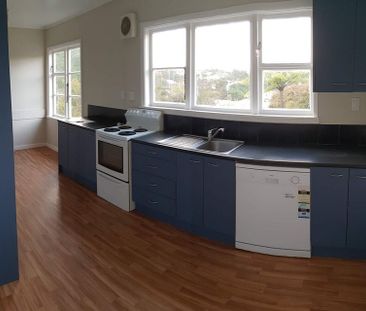 Fully fenced dog and pet friendly family home - Photo 5