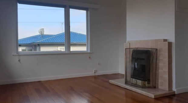 Lovely Three Bedroom Home!! - Photo 1