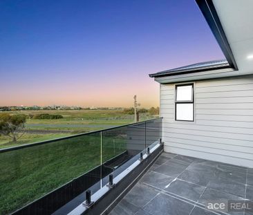 Nestled in quiet location with City Views! - Photo 2