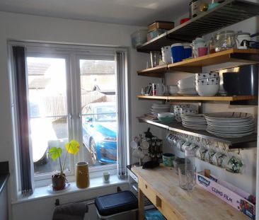 3 bedroom semi-detached house to rent - Photo 5